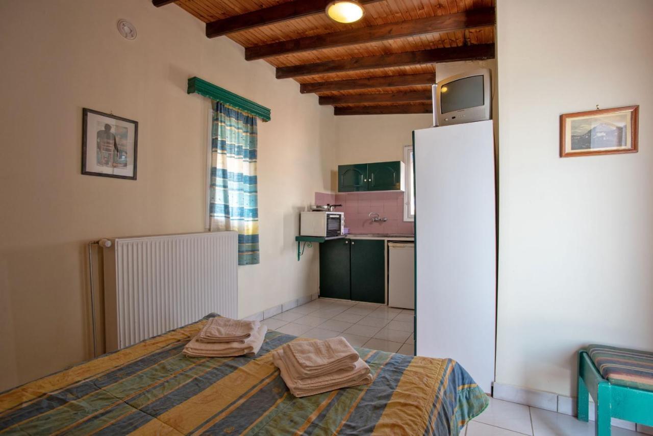 Kleoni Club Apartments Tolón Eksteriør bilde