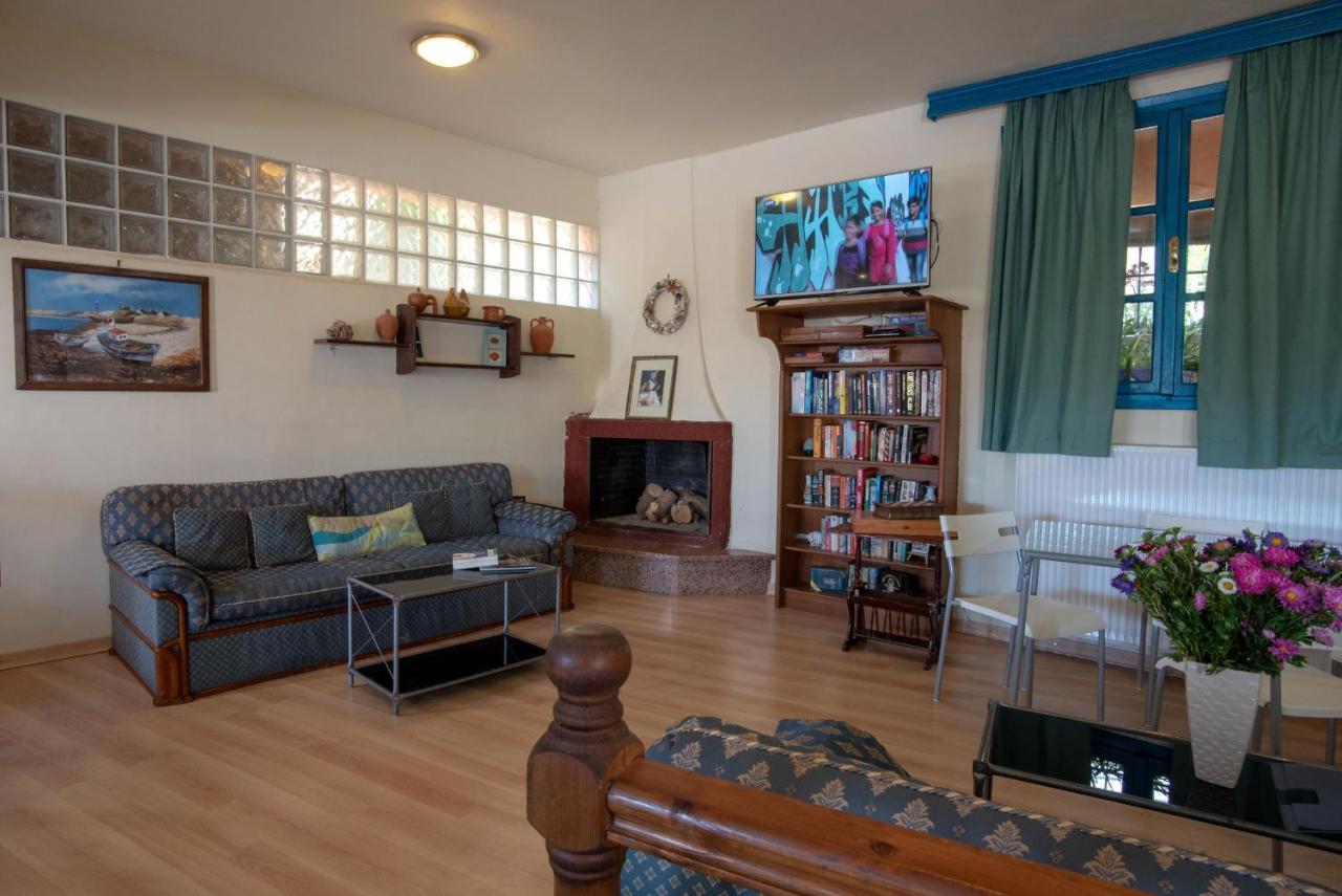 Kleoni Club Apartments Tolón Eksteriør bilde