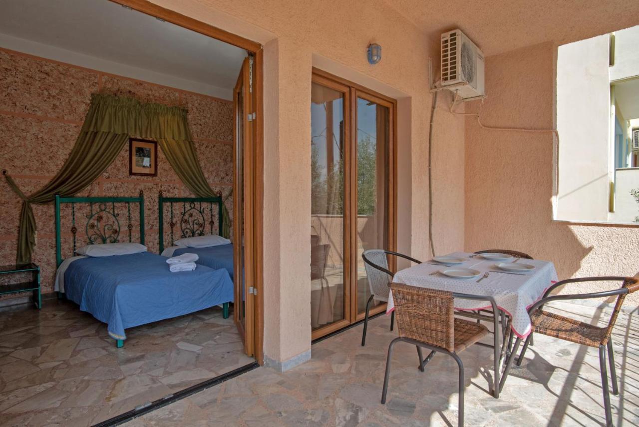 Kleoni Club Apartments Tolón Eksteriør bilde