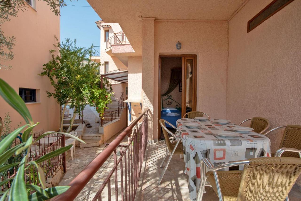 Kleoni Club Apartments Tolón Eksteriør bilde