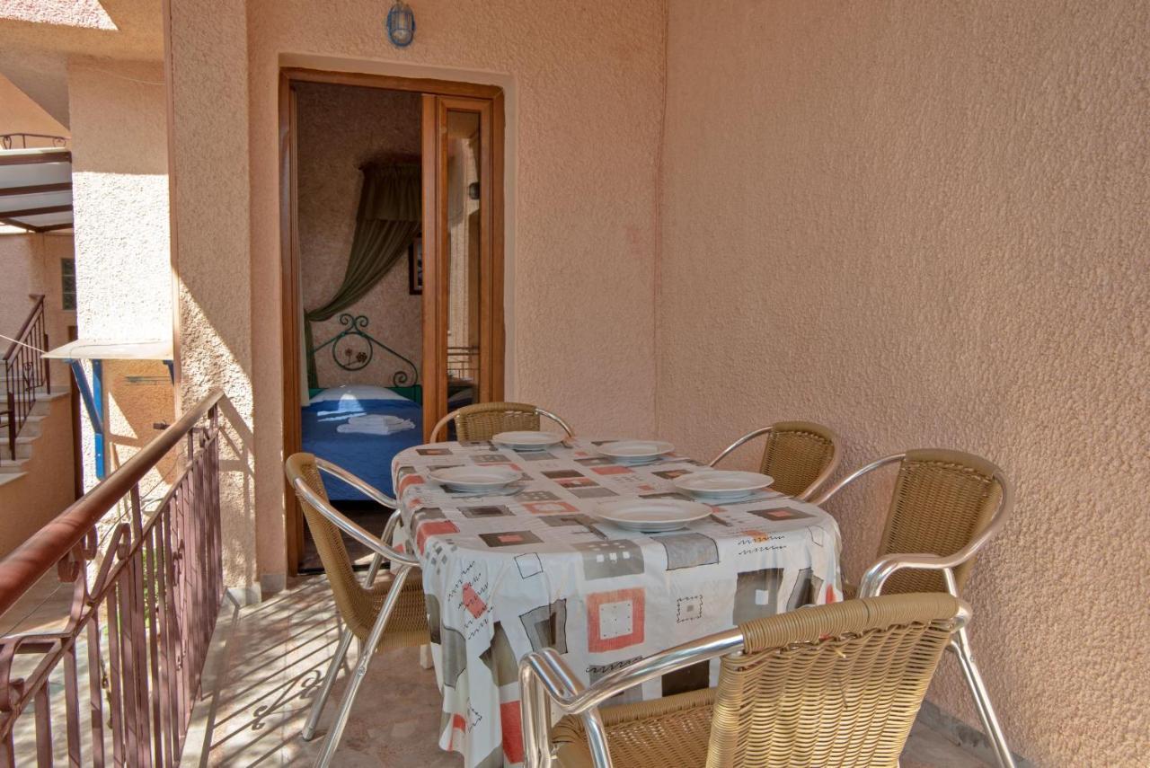 Kleoni Club Apartments Tolón Eksteriør bilde