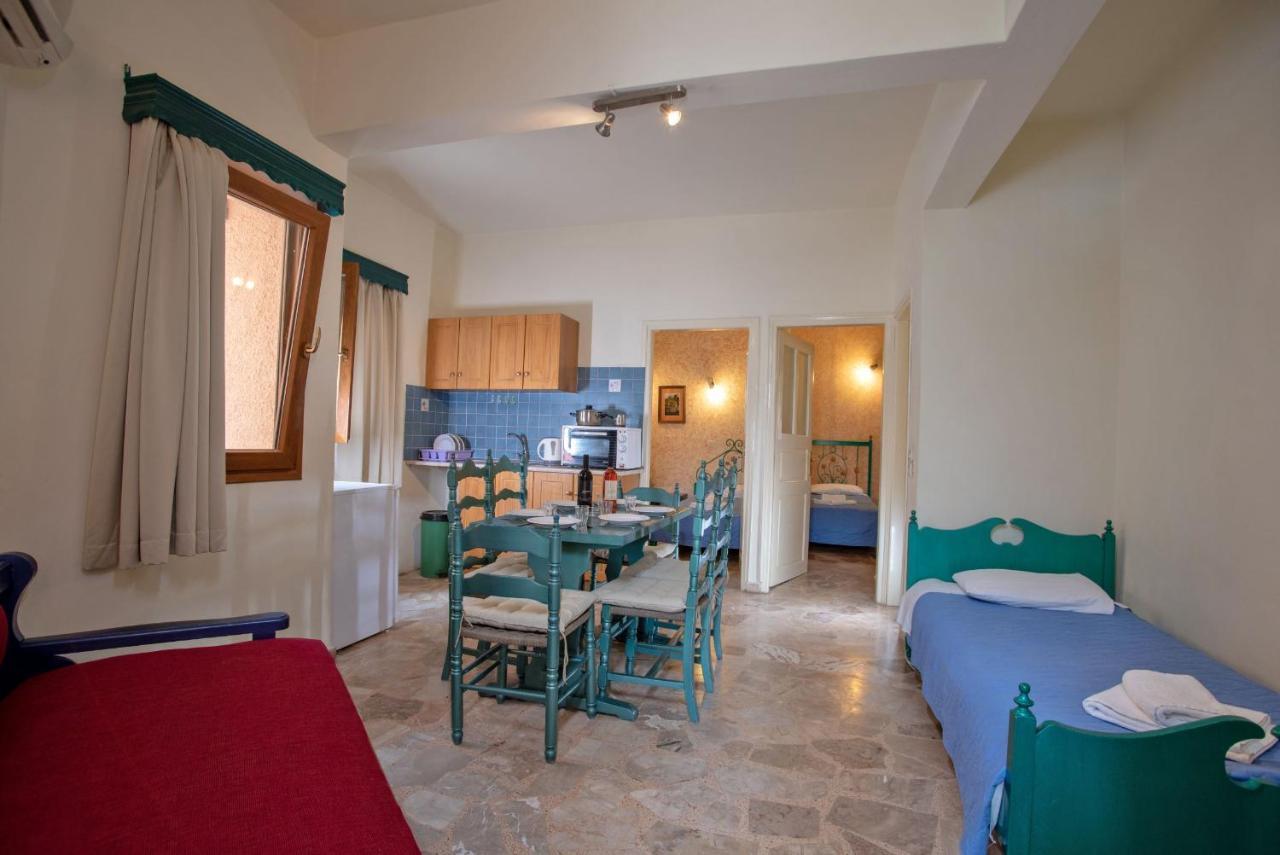 Kleoni Club Apartments Tolón Eksteriør bilde