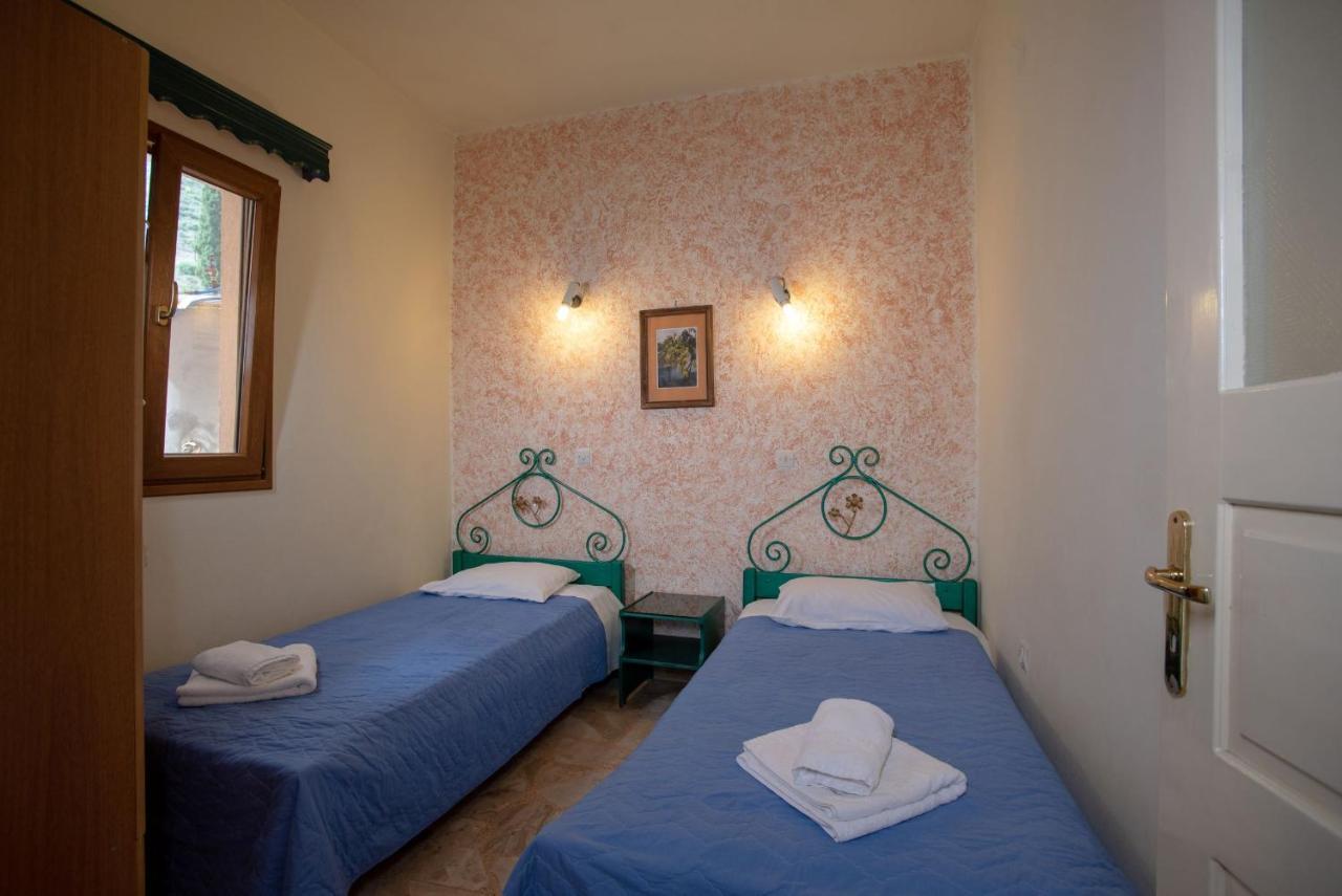 Kleoni Club Apartments Tolón Eksteriør bilde